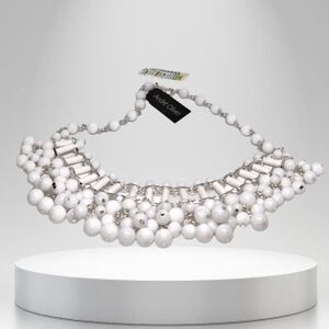 ✓ 10/$20. André Oliver ~ White Beads Bib Choker